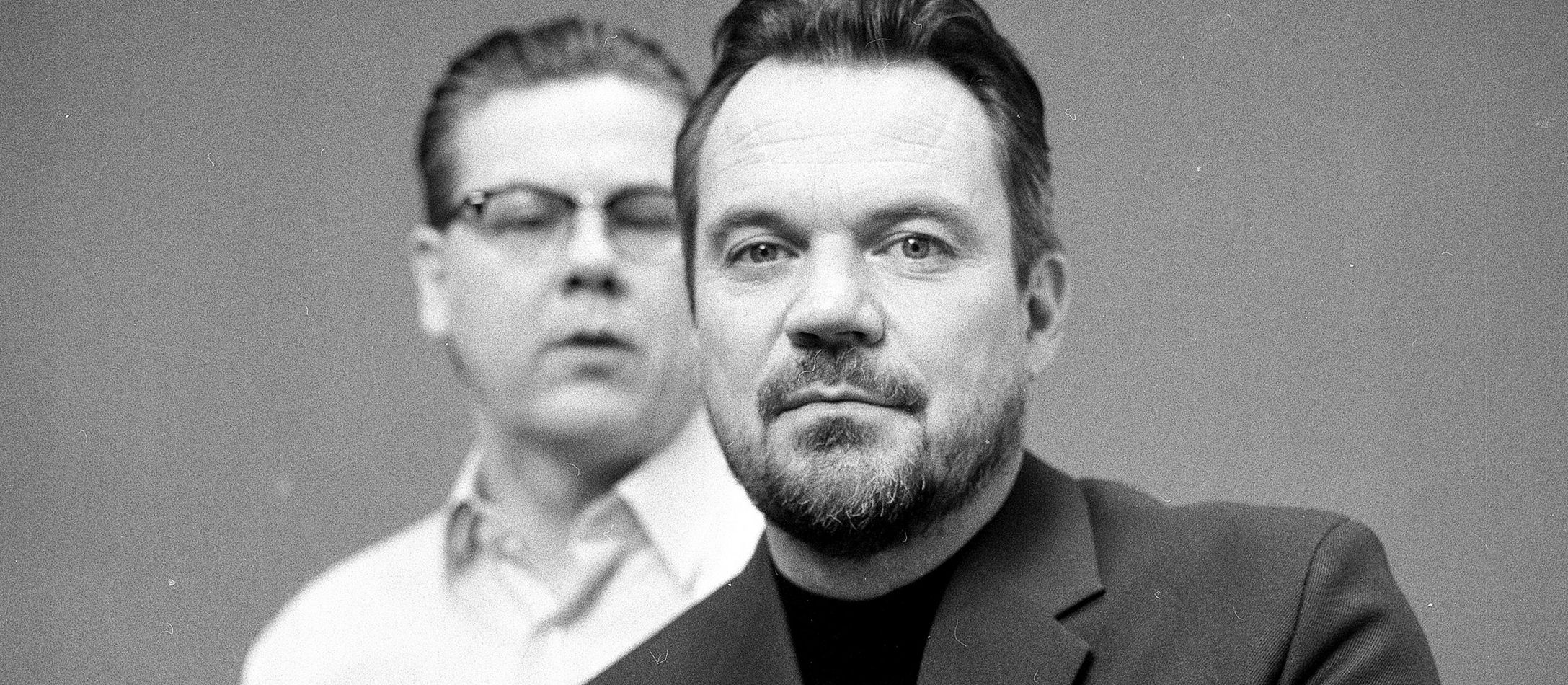 Peter Sommer med Palle i baggrund fra Peter Sommer alene med palle i verden-koncerterne.