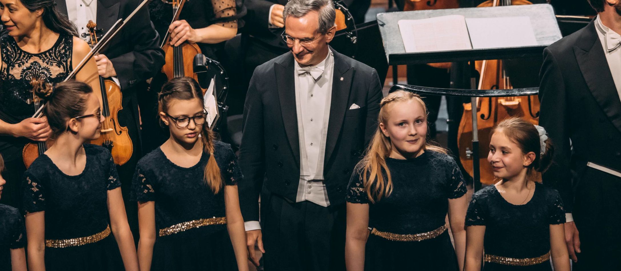 Dirigent Fabio Luisi og DR Børnekoret til stor Carl Nielsen fejring
