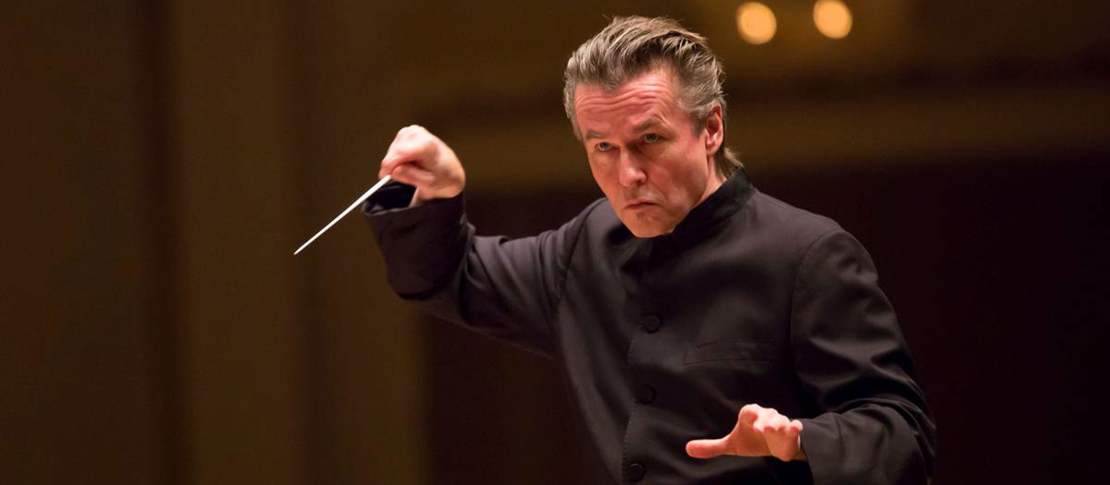 Esa-Pekka Salonen dirigerer